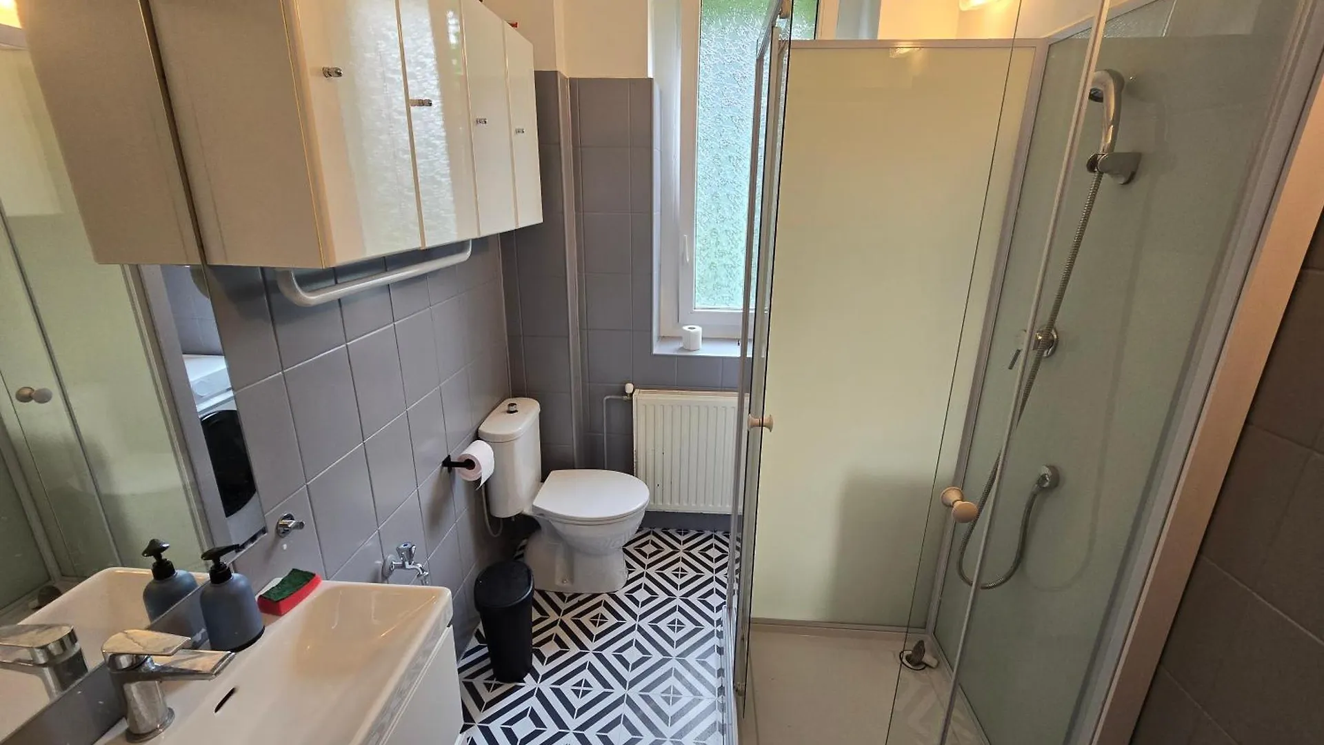 Przestronne Pokoje W Domu Prywatnym Ze Wspolna Lazienka Prywatnosc I Komfort Wroclaw Bed & Breakfast