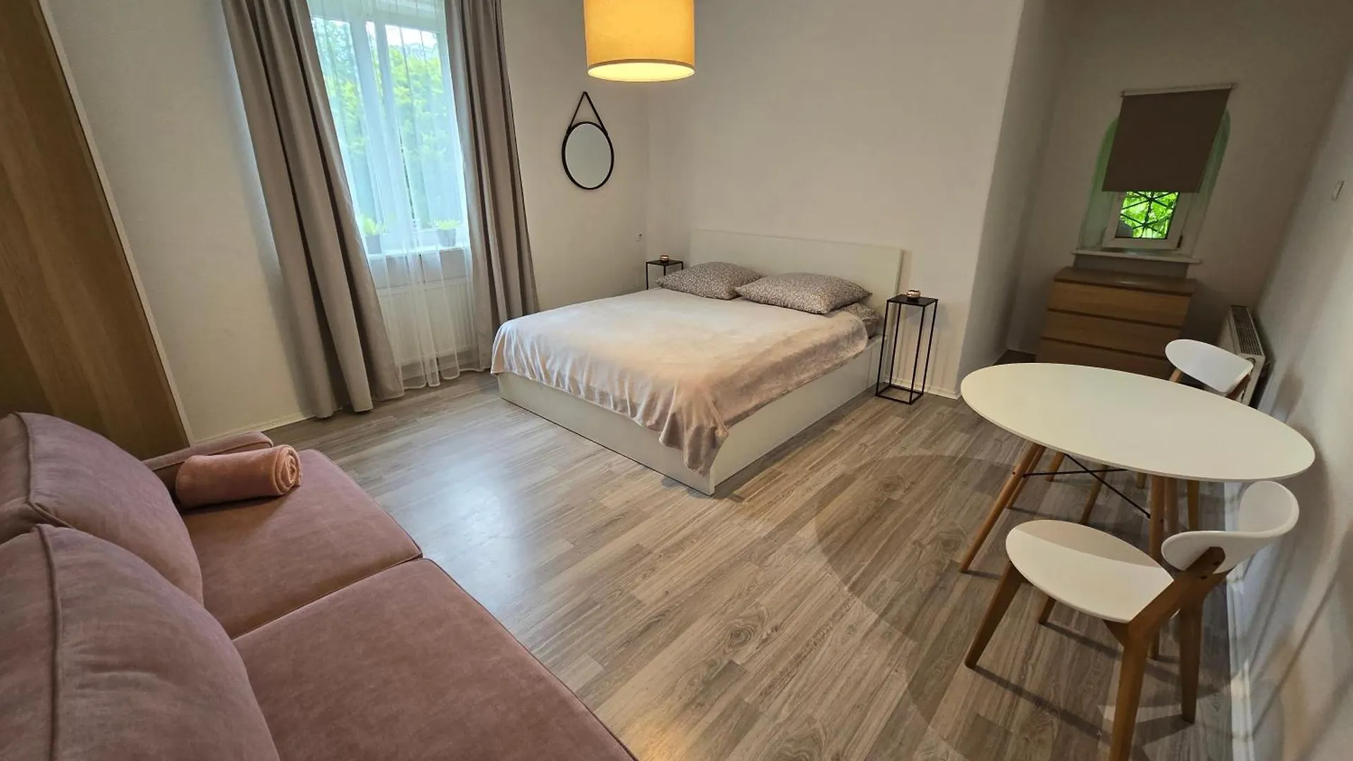 Bed & Breakfast Przestronne Pokoje W Domu Prywatnym Ze Wspolna Lazienka Prywatnosc I Komfort Wroclaw