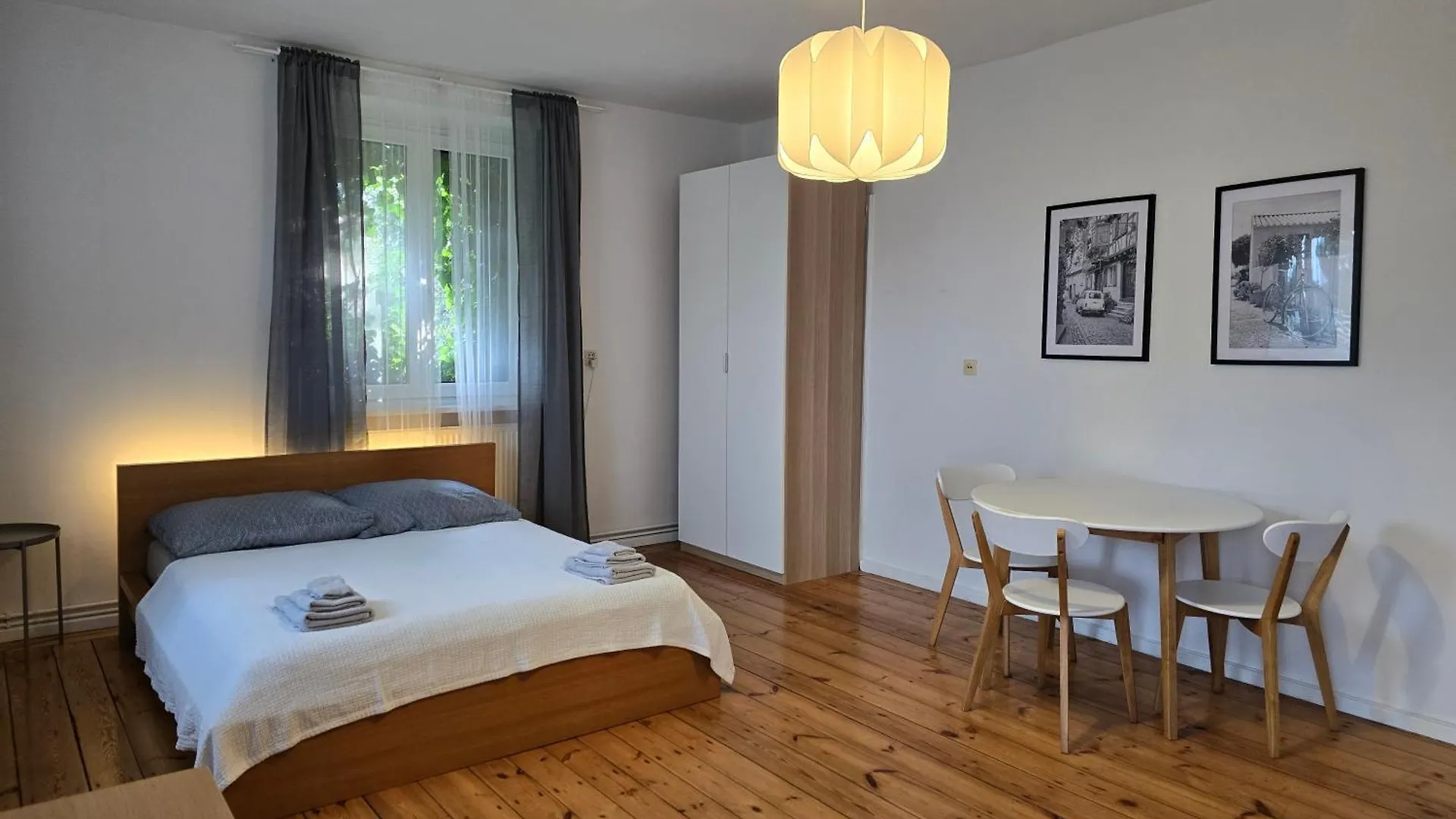 Przestronne Pokoje W Domu Prywatnym Ze Wspolna Lazienka Prywatnosc I Komfort Wroclaw Bed & Breakfast
