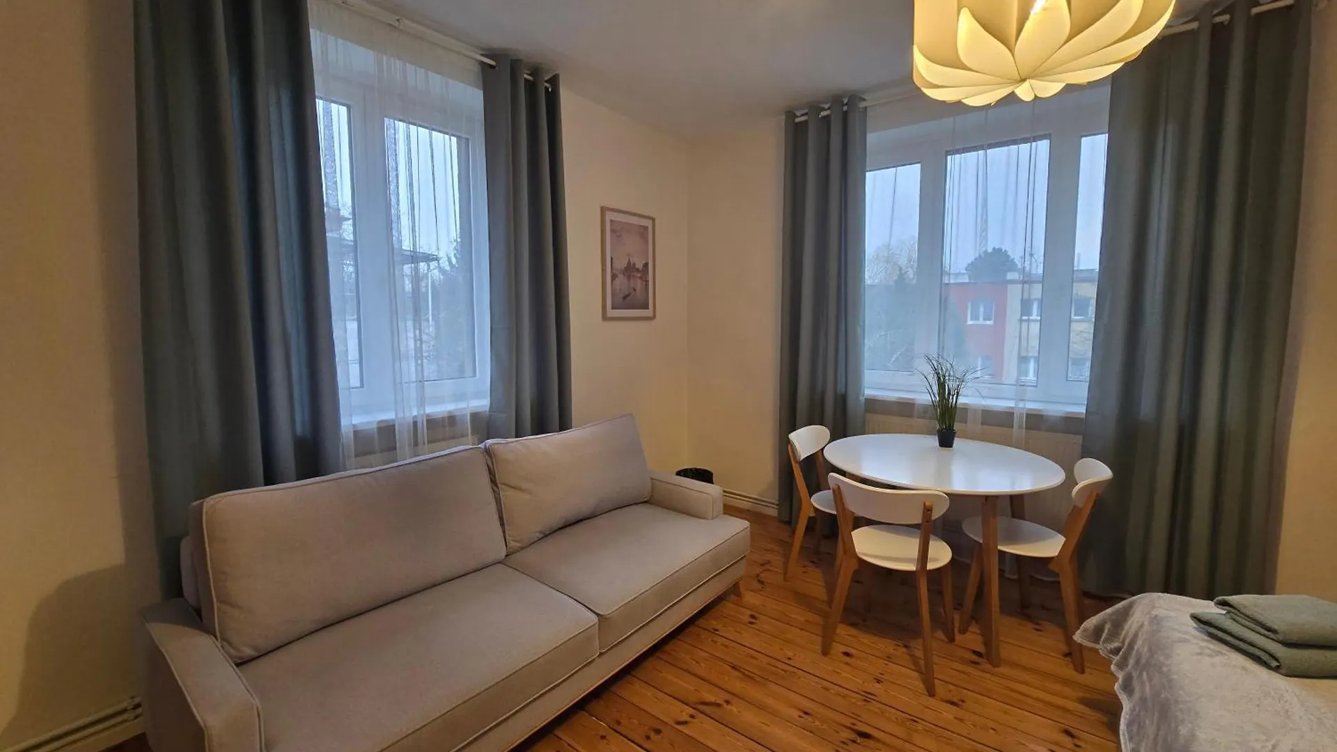 Przestronne Pokoje W Domu Prywatnym Ze Wspolna Lazienka Prywatnosc I Komfort Wroclaw Poland